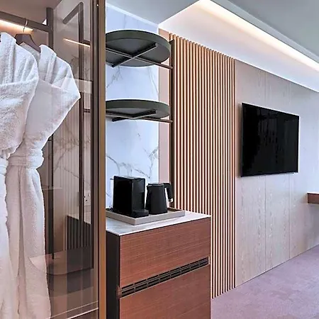 호텔 The Landmark Nicosia, Autograph Collection 5*